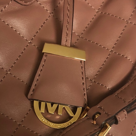 Michael Kors NWT Vintage Hannah Lg Quilted Lea… - Picture 10 of 10